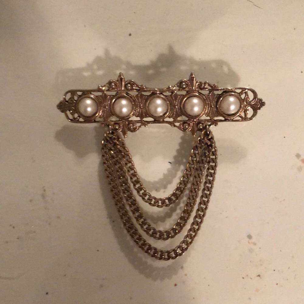 broche
